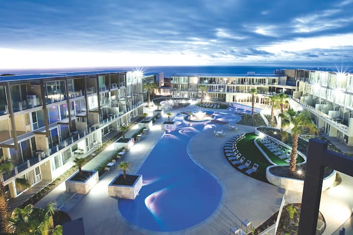 Pool at the Wyndham Resort Torquay in Torquay, Other than US/Canada